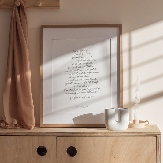 Liebe versagt nie, 1. Korinther 13 - Poster DIN A3 | Bibelvers Deutsch